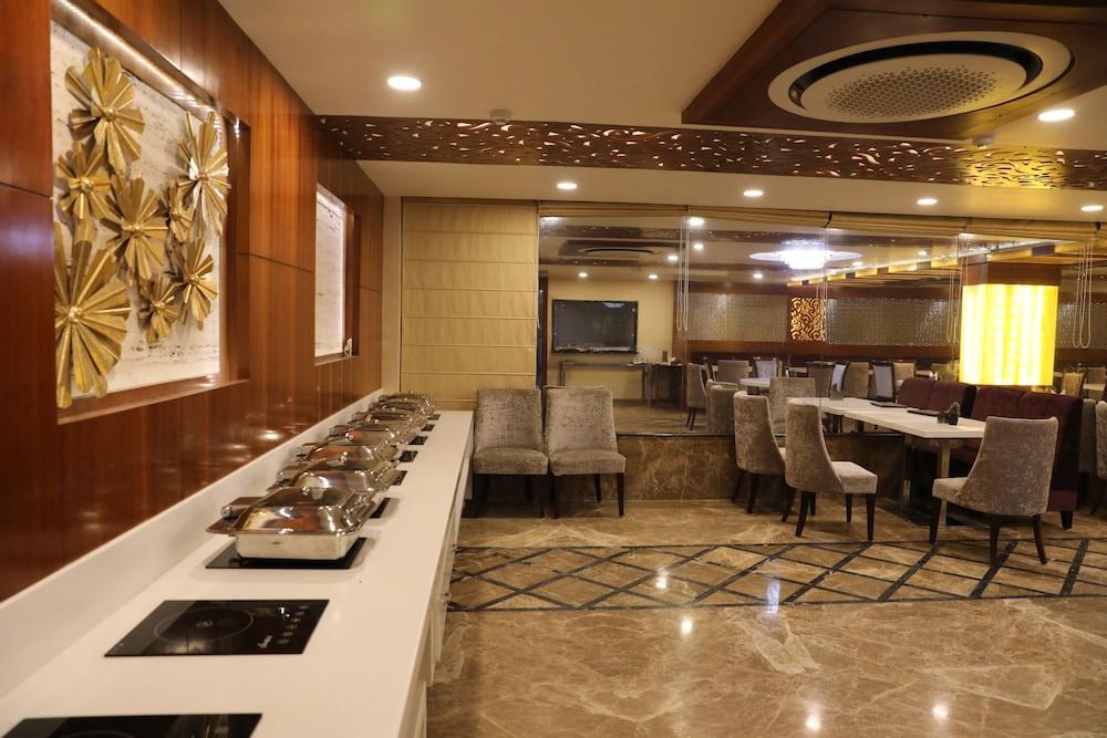 Tridev Hotel 4*