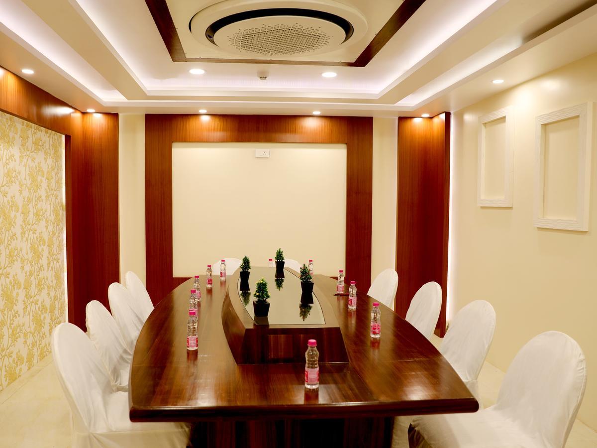 Tridev Hotel 4*